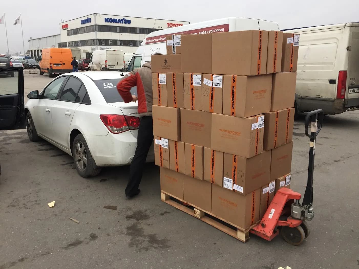 First large wholesale shipments at the Gold-Standart warehouse